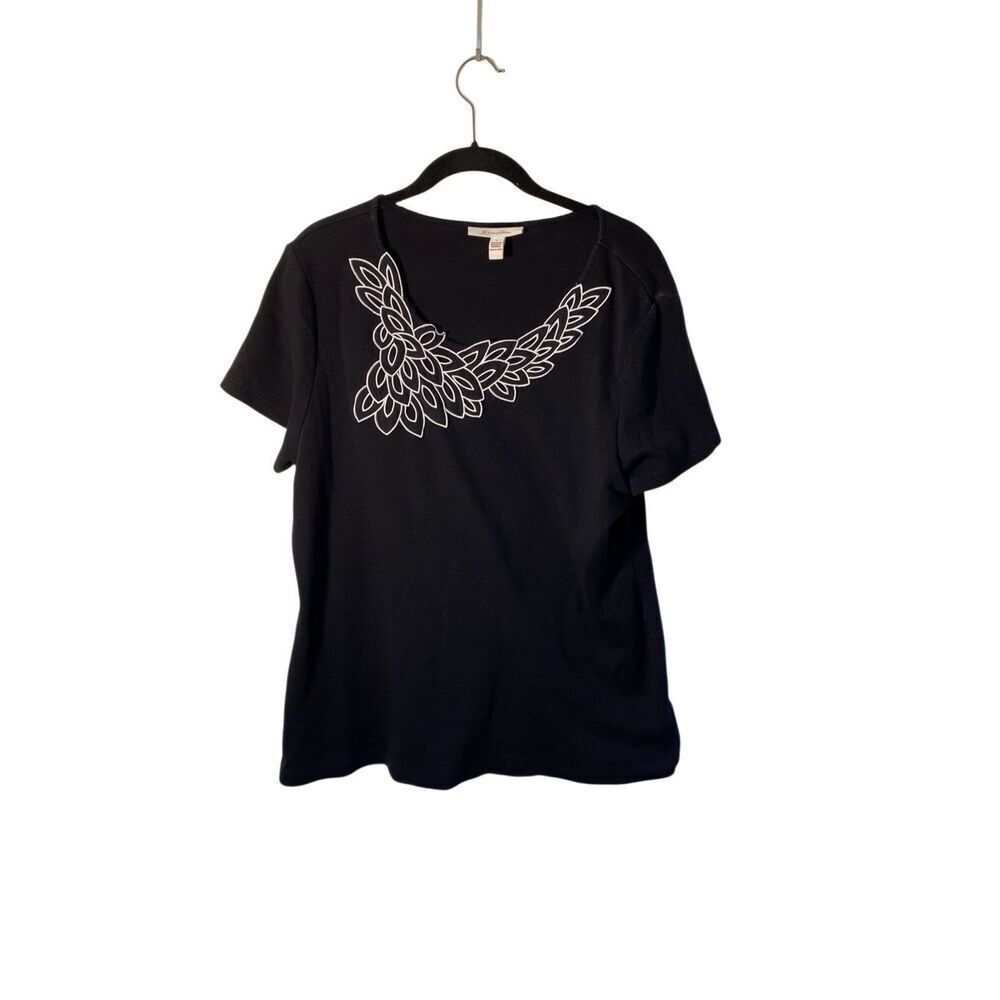 JM collection women’s black and white embroidered floral top large